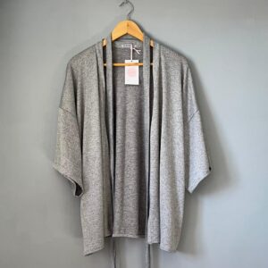 Coleção de inverno: Kimono Peônia em tricot cinza mescla