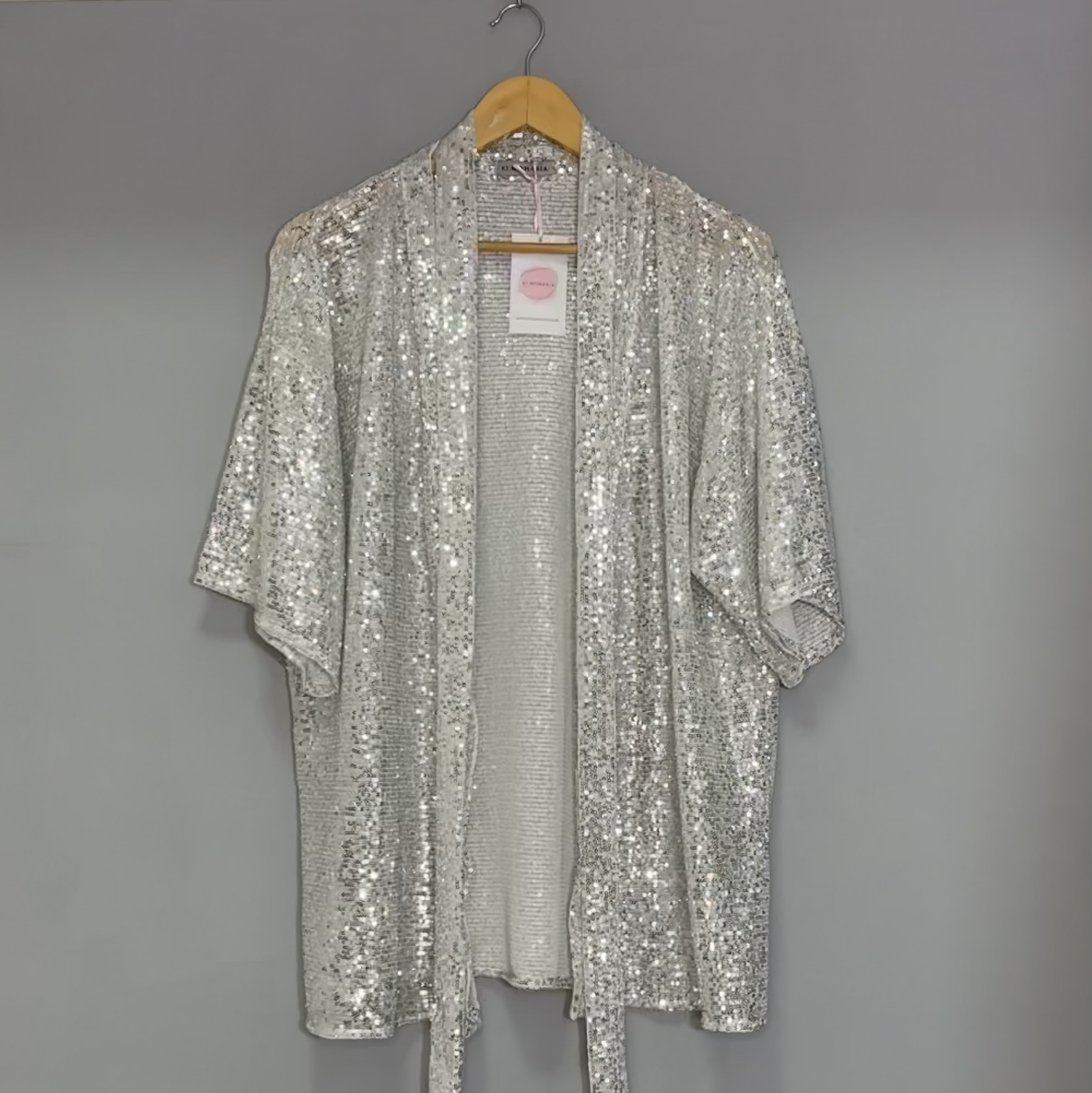 Coleção Brilhe: Kimono Peônia em paetê prata